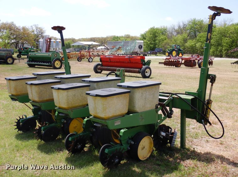 image for item JR9602 John Deere  no-till planter