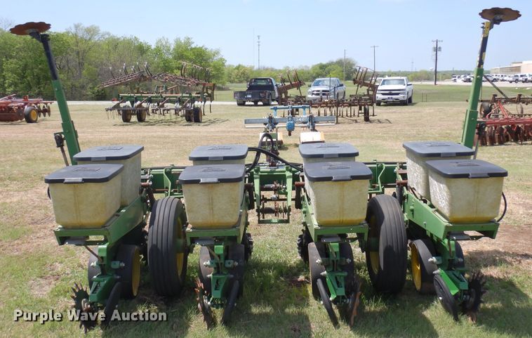 image for item JR9602 John Deere  no-till planter