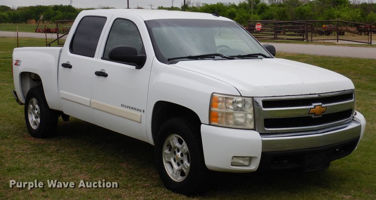 image for item KR9768 2007 Chevrolet Silverado 1500  Crew Cab pickup truck