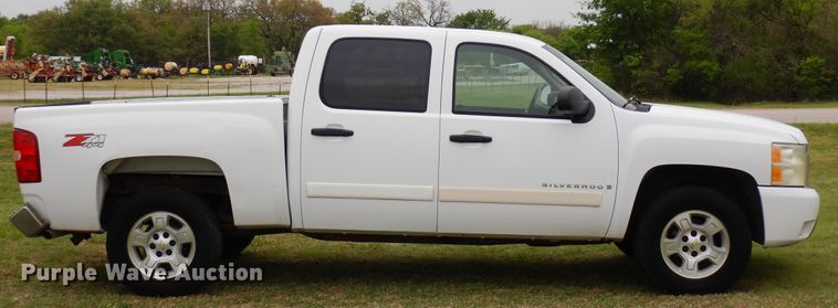 image for item KR9768 2007 Chevrolet Silverado 1500  Crew Cab pickup truck