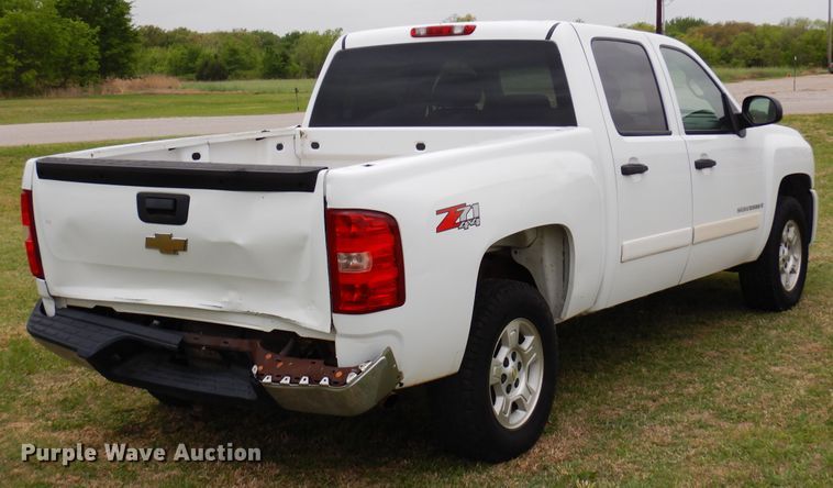 image for item KR9768 2007 Chevrolet Silverado 1500  Crew Cab pickup truck
