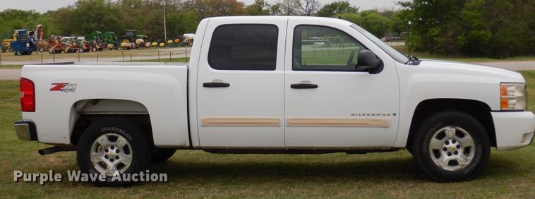 image for item KR9770 2007 Chevrolet Silverado 1500  Crew Cab pickup truck