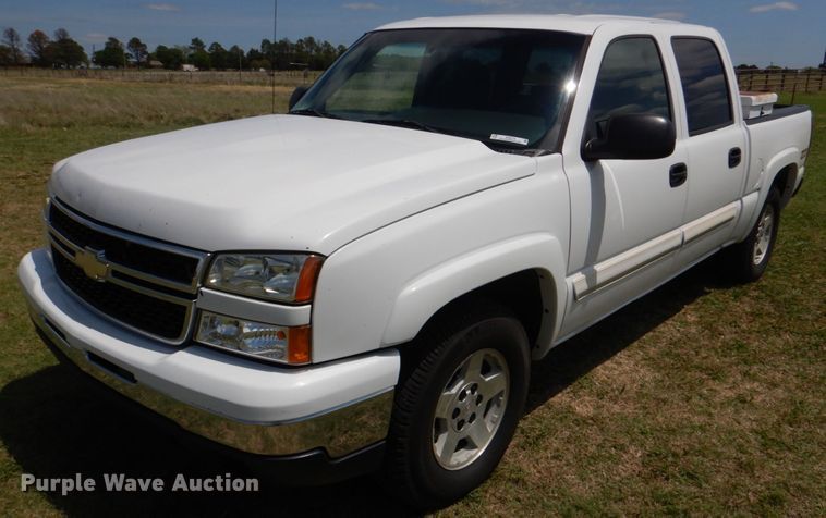 image for item KR9774 2006 Chevrolet Silverado 1500  Crew Cab pickup truck