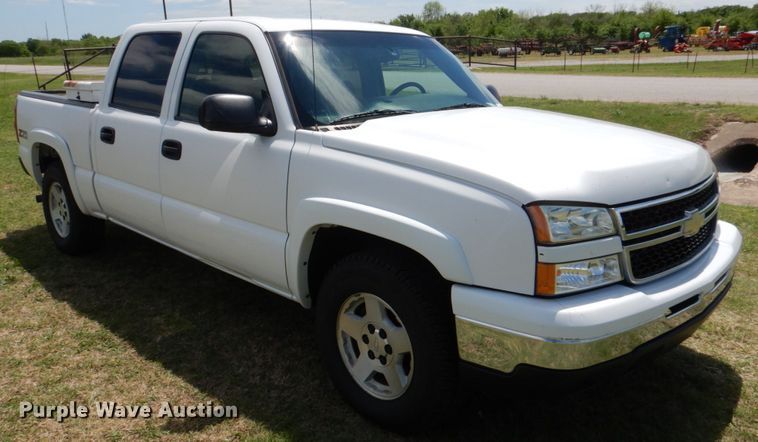 image for item KR9774 2006 Chevrolet Silverado 1500  Crew Cab pickup truck