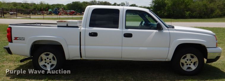 image for item KR9774 2006 Chevrolet Silverado 1500  Crew Cab pickup truck
