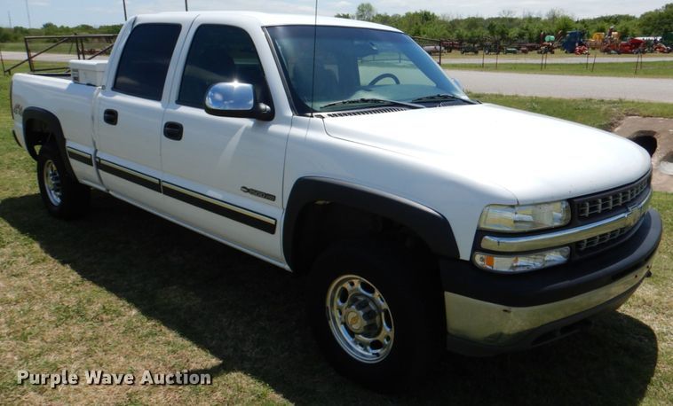 image for item KR9775 2001 Chevrolet Silverado 1500  Crew Cab pickup truck