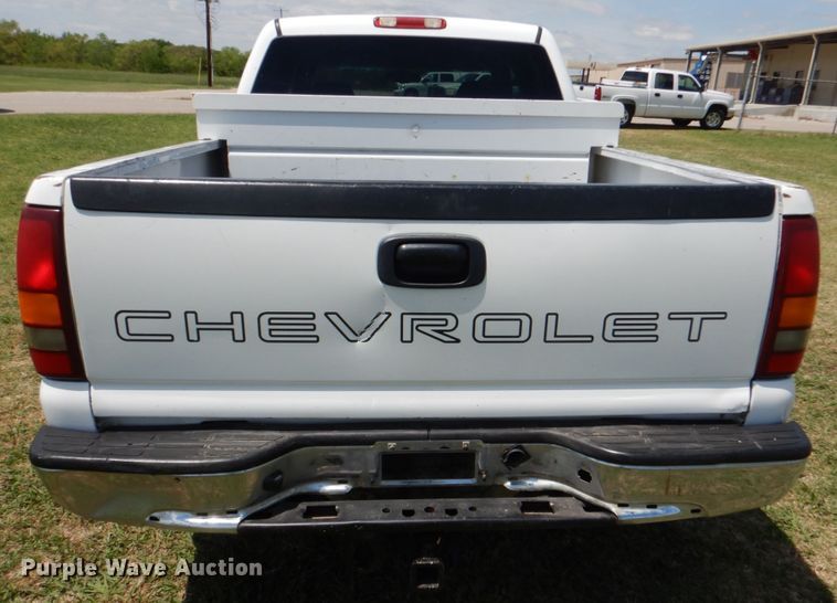 image for item KR9775 2001 Chevrolet Silverado 1500  Crew Cab pickup truck