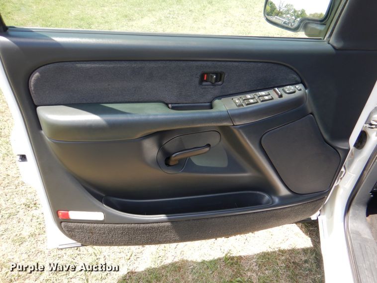 image for item KR9775 2001 Chevrolet Silverado 1500  Crew Cab pickup truck