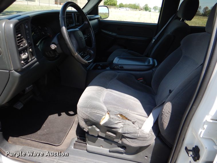 image for item KR9775 2001 Chevrolet Silverado 1500  Crew Cab pickup truck