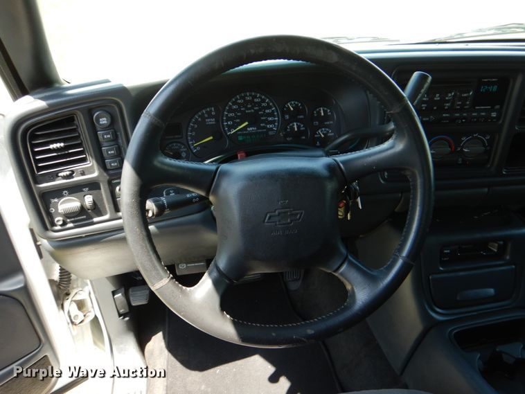 image for item KR9775 2001 Chevrolet Silverado 1500  Crew Cab pickup truck