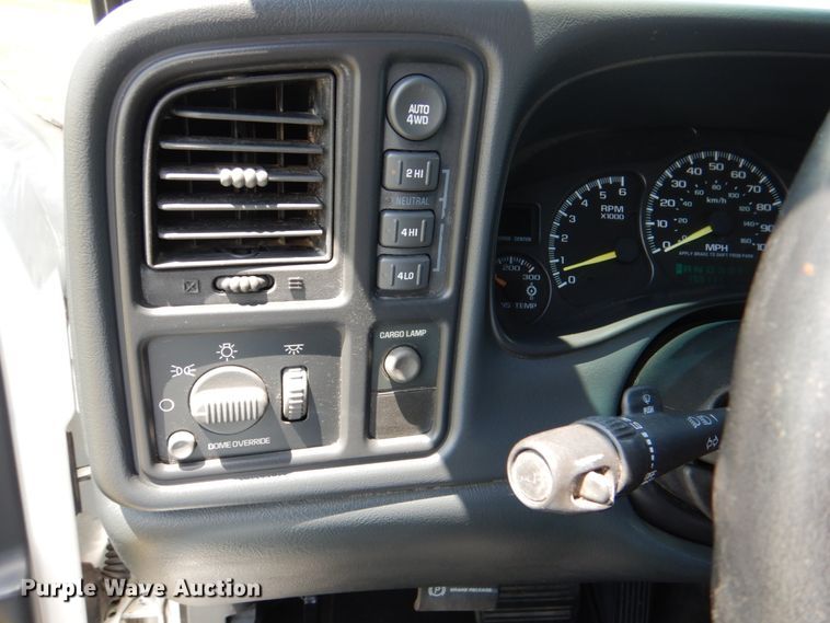 image for item KR9775 2001 Chevrolet Silverado 1500  Crew Cab pickup truck