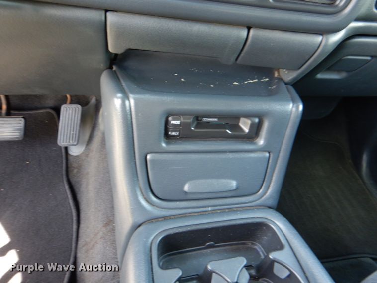 image for item KR9775 2001 Chevrolet Silverado 1500  Crew Cab pickup truck