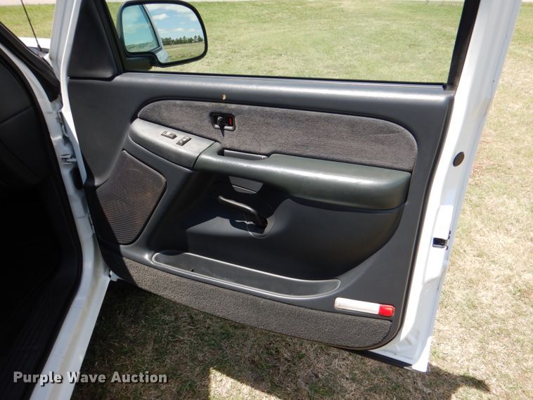 image for item KR9775 2001 Chevrolet Silverado 1500  Crew Cab pickup truck