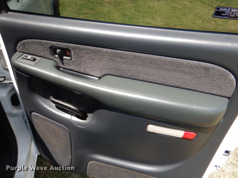 image for item KR9775 2001 Chevrolet Silverado 1500  Crew Cab pickup truck