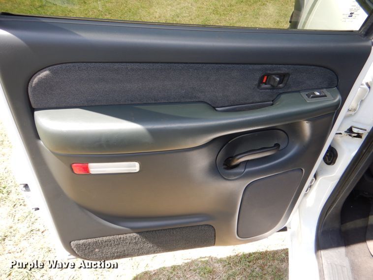 image for item KR9775 2001 Chevrolet Silverado 1500  Crew Cab pickup truck