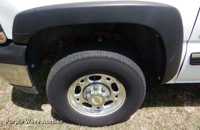 image for item KR9775 2001 Chevrolet Silverado 1500  Crew Cab pickup truck