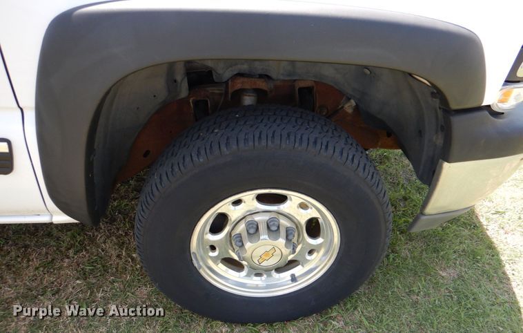 image for item KR9775 2001 Chevrolet Silverado 1500  Crew Cab pickup truck