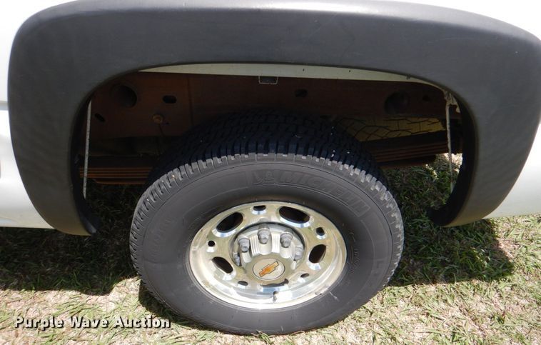 image for item KR9775 2001 Chevrolet Silverado 1500  Crew Cab pickup truck