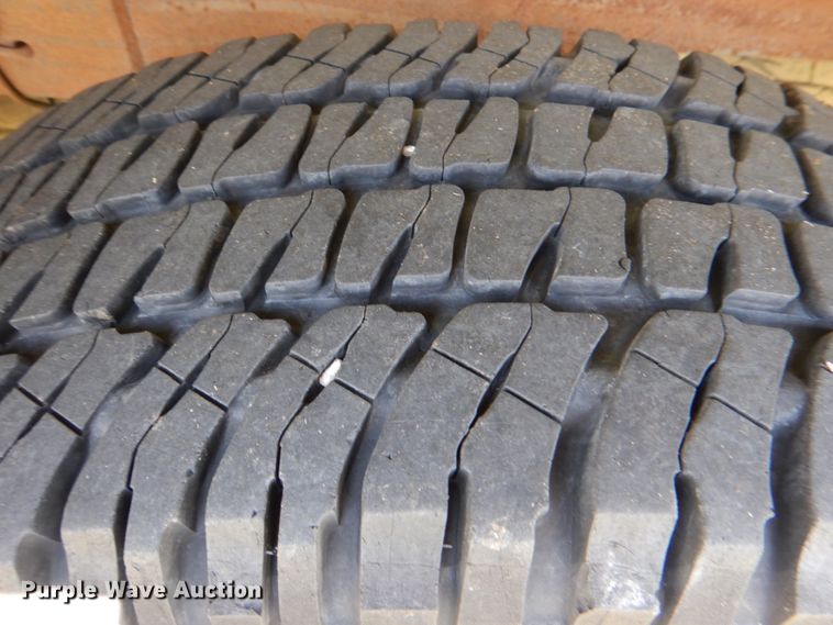 image for item KR9775 2001 Chevrolet Silverado 1500  Crew Cab pickup truck