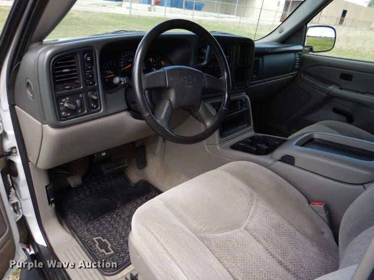 image for item KR9791 2004 Chevrolet Suburban  SUV