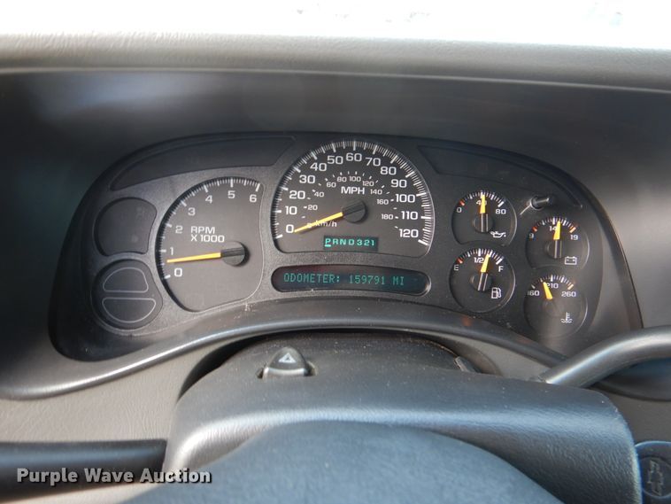 image for item KR9791 2004 Chevrolet Suburban  SUV