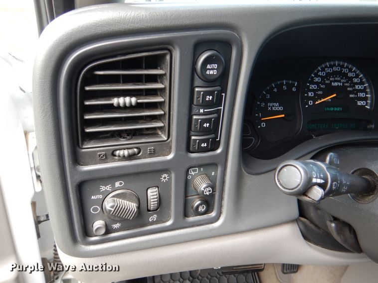 image for item KR9791 2004 Chevrolet Suburban  SUV