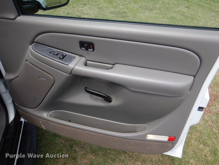 image for item KR9791 2004 Chevrolet Suburban  SUV