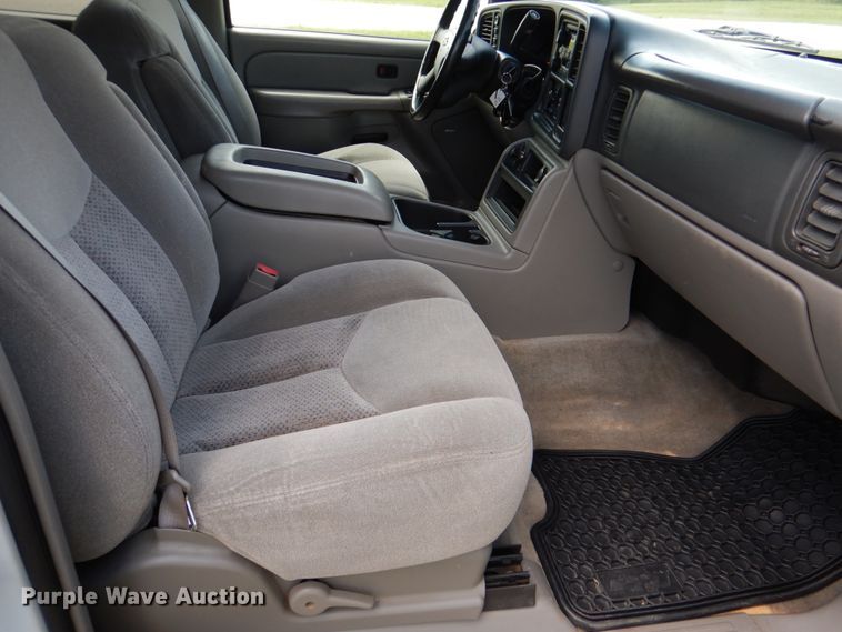 image for item KR9791 2004 Chevrolet Suburban  SUV