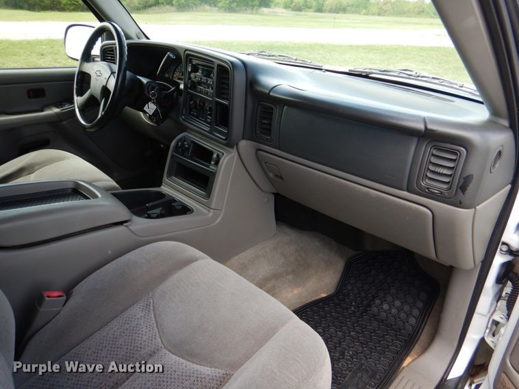 image for item KR9791 2004 Chevrolet Suburban  SUV