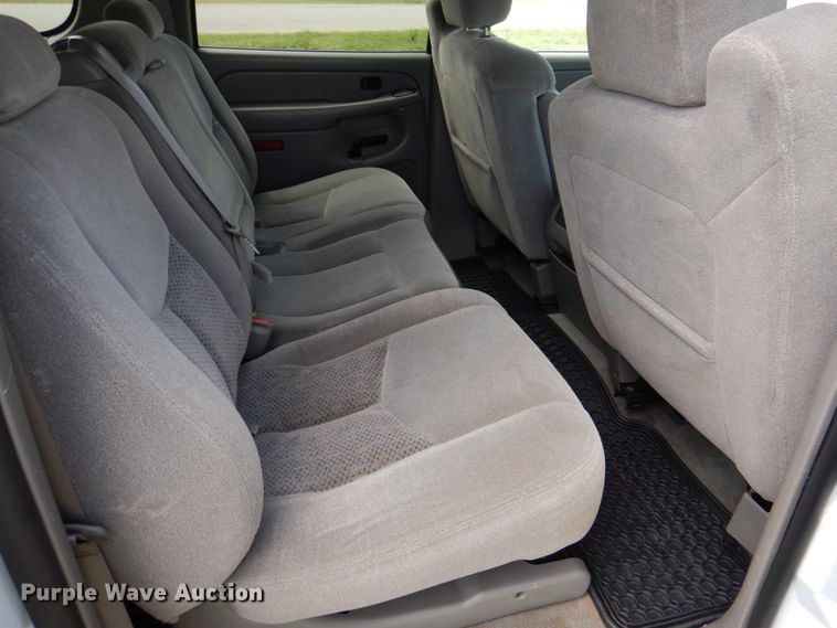 image for item KR9791 2004 Chevrolet Suburban  SUV