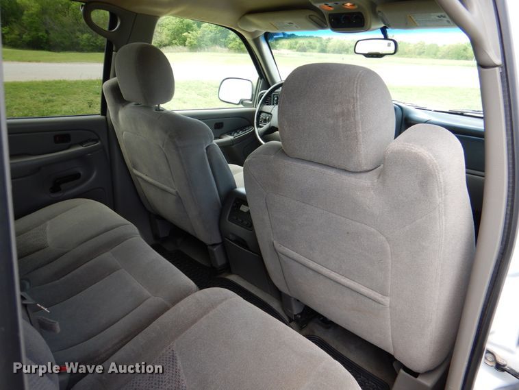 image for item KR9791 2004 Chevrolet Suburban  SUV