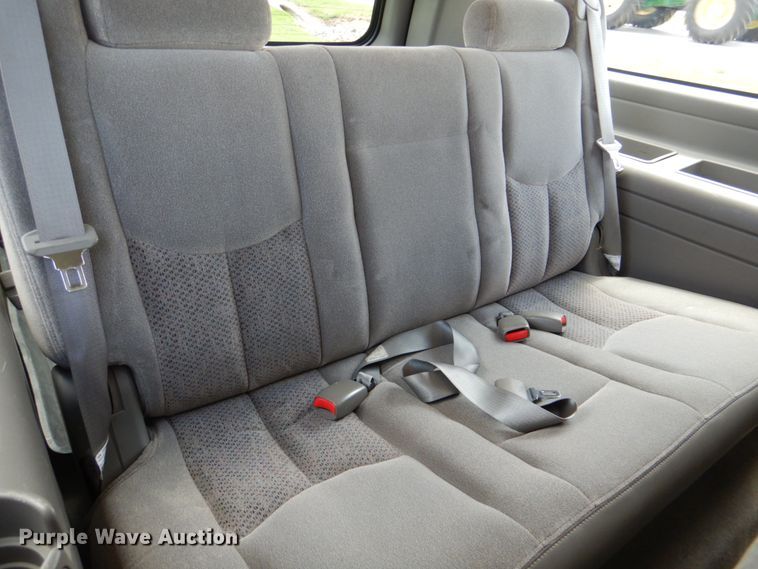 image for item KR9791 2004 Chevrolet Suburban  SUV