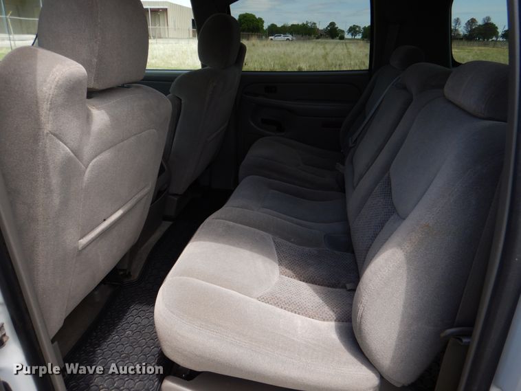 image for item KR9791 2004 Chevrolet Suburban  SUV