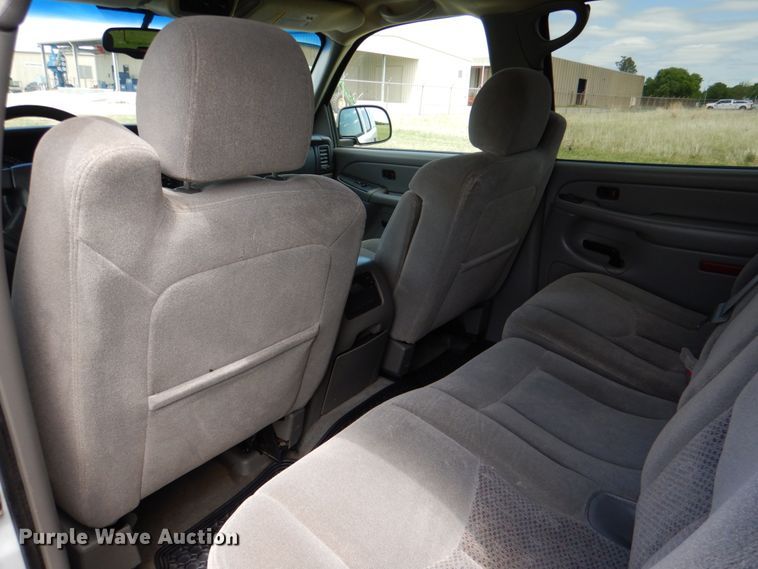 image for item KR9791 2004 Chevrolet Suburban  SUV