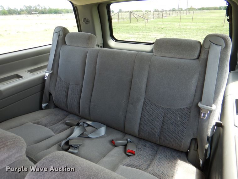 image for item KR9791 2004 Chevrolet Suburban  SUV