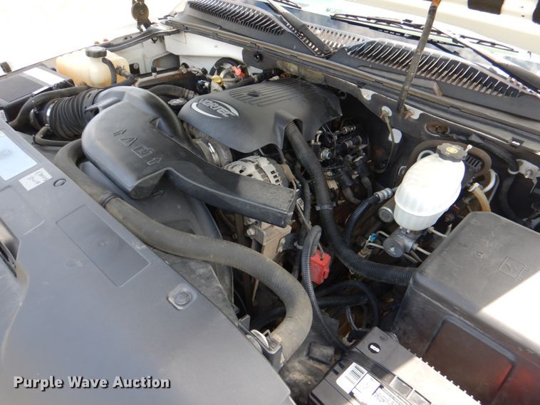 image for item KR9791 2004 Chevrolet Suburban  SUV