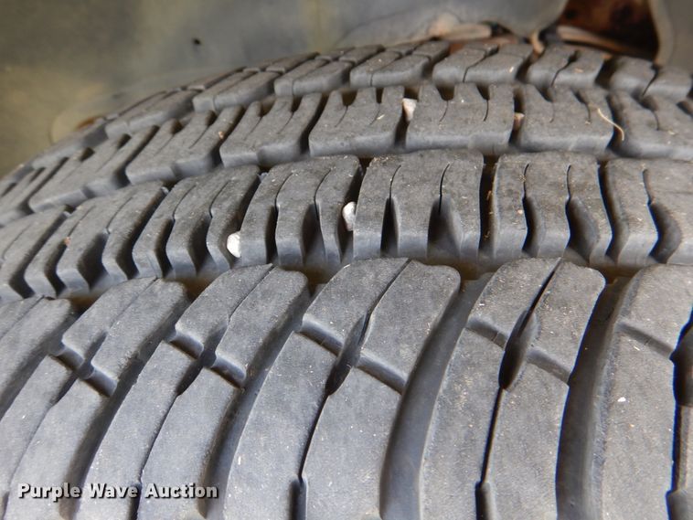 image for item KR9791 2004 Chevrolet Suburban  SUV