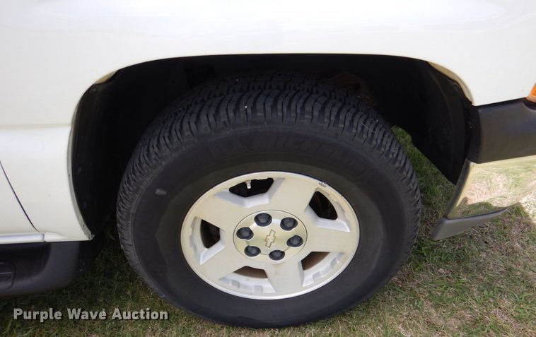 image for item KR9791 2004 Chevrolet Suburban  SUV