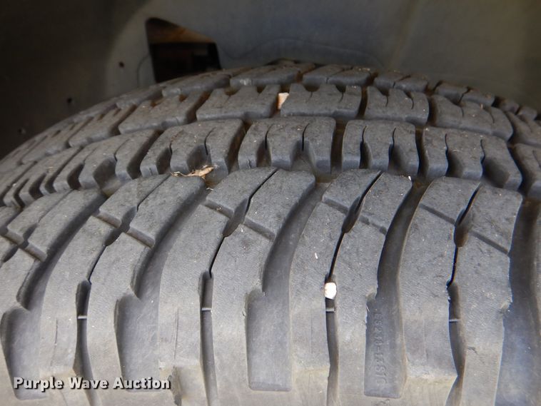 image for item KR9791 2004 Chevrolet Suburban  SUV