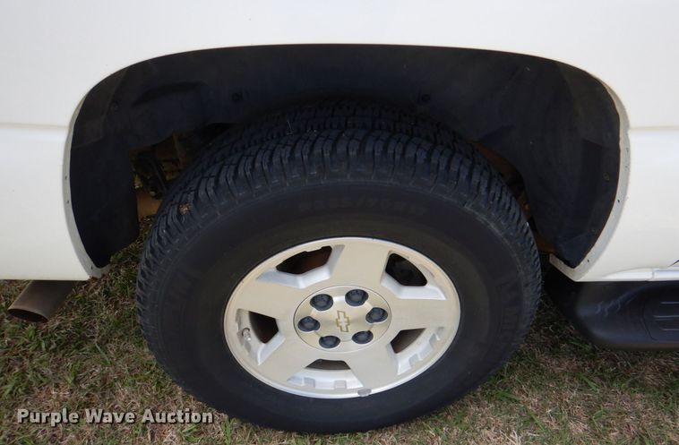 image for item KR9791 2004 Chevrolet Suburban  SUV