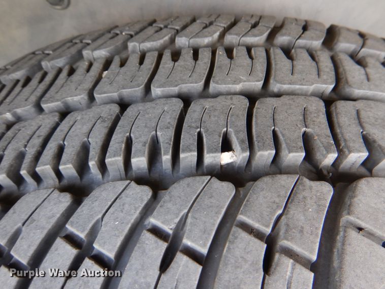 image for item KR9791 2004 Chevrolet Suburban  SUV