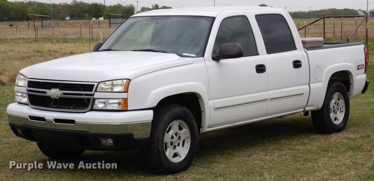 image for item KR9793 2006 Chevrolet Silverado 1500  Crew Cab pickup truck