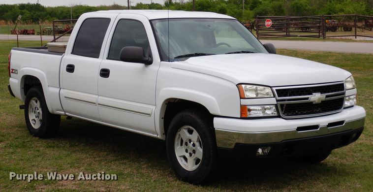 image for item KR9793 2006 Chevrolet Silverado 1500  Crew Cab pickup truck
