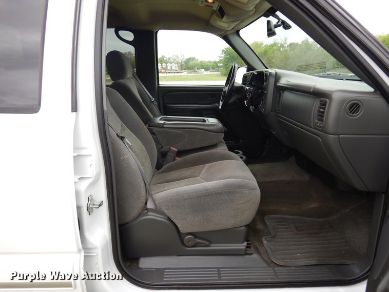 image for item KR9793 2006 Chevrolet Silverado 1500  Crew Cab pickup truck