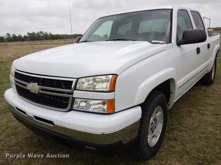 image for item KR9793 2006 Chevrolet Silverado 1500  Crew Cab pickup truck