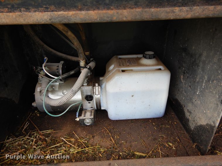 image for item KR9796 2007 Dodge Ram 3500HD  bale bed pickup truck