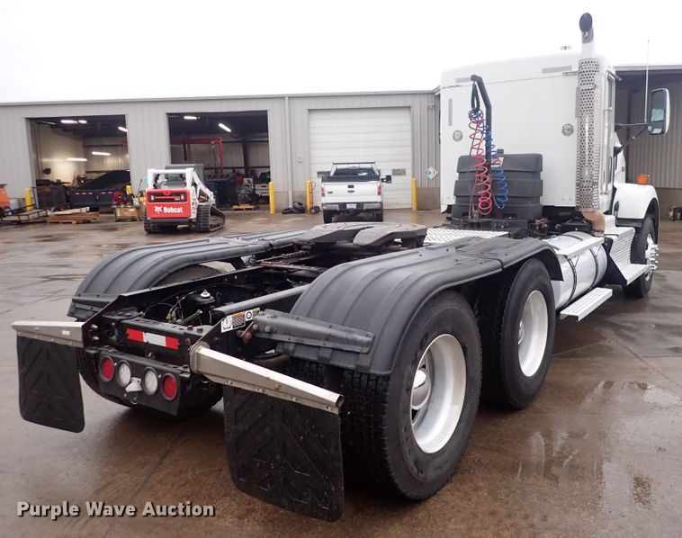 image for item DI1835 2012 Kenworth T800  semi truck