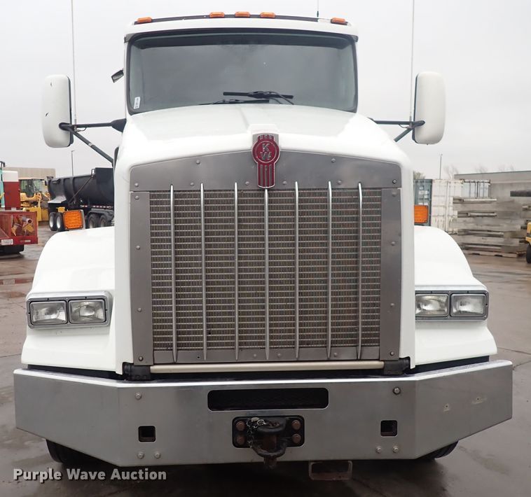 image for item DI1835 2012 Kenworth T800  semi truck