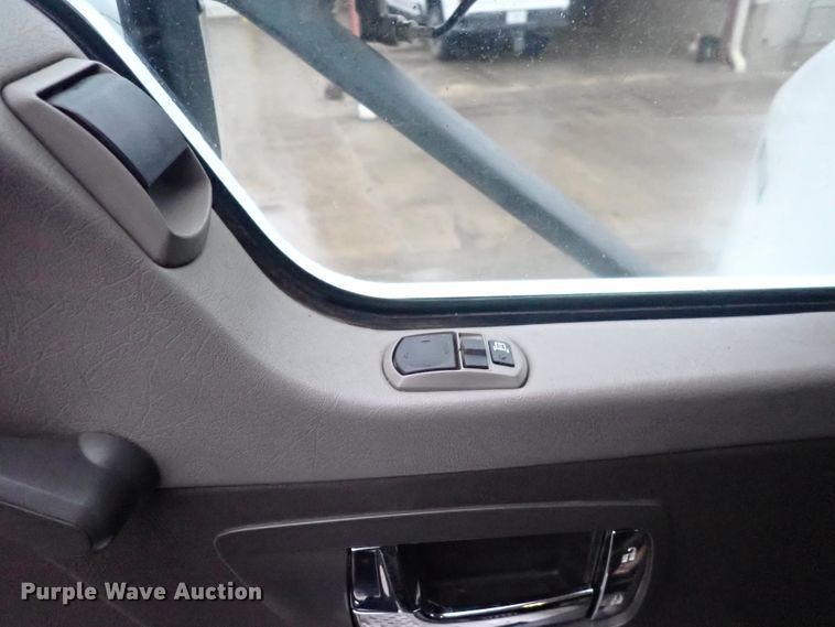 image for item DI1835 2012 Kenworth T800  semi truck