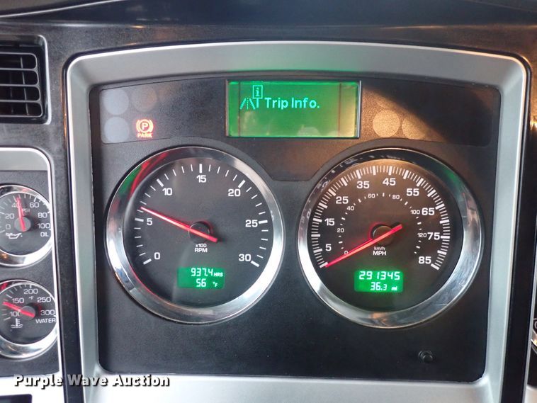 image for item DI1835 2012 Kenworth T800  semi truck